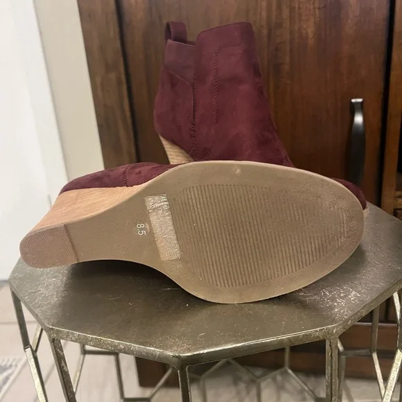 DV by Dolce Vita Burgundy Ankle Booties - Picture 11 of 12